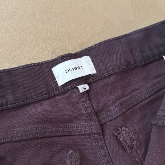 DL1961 - Picture 2 of 3